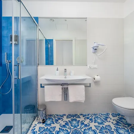 De Vivo Realty - Pusiso Konukevi 3*