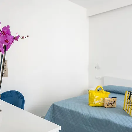 Pusiso - De Vivo Realty Pensión 3*