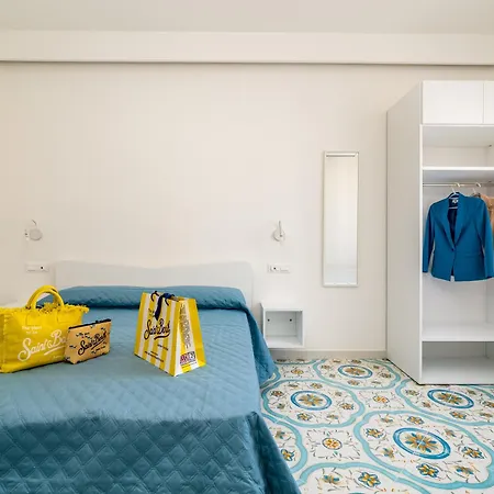 Pensión Pusiso - De Vivo Realty