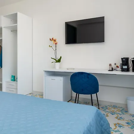 Pusiso - De Vivo Realty Gasthuis Sorrento