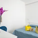 De Vivo Realty - Pusiso Гостевой дом 3*