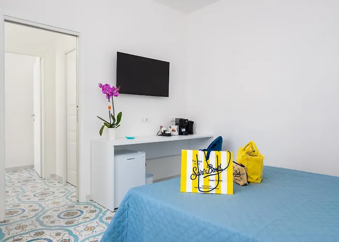 Pusiso - De Vivo Realty سورينتو